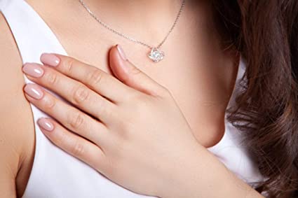 DISEÑO PREMIUM! COLLAR NUDO DE AMOR
