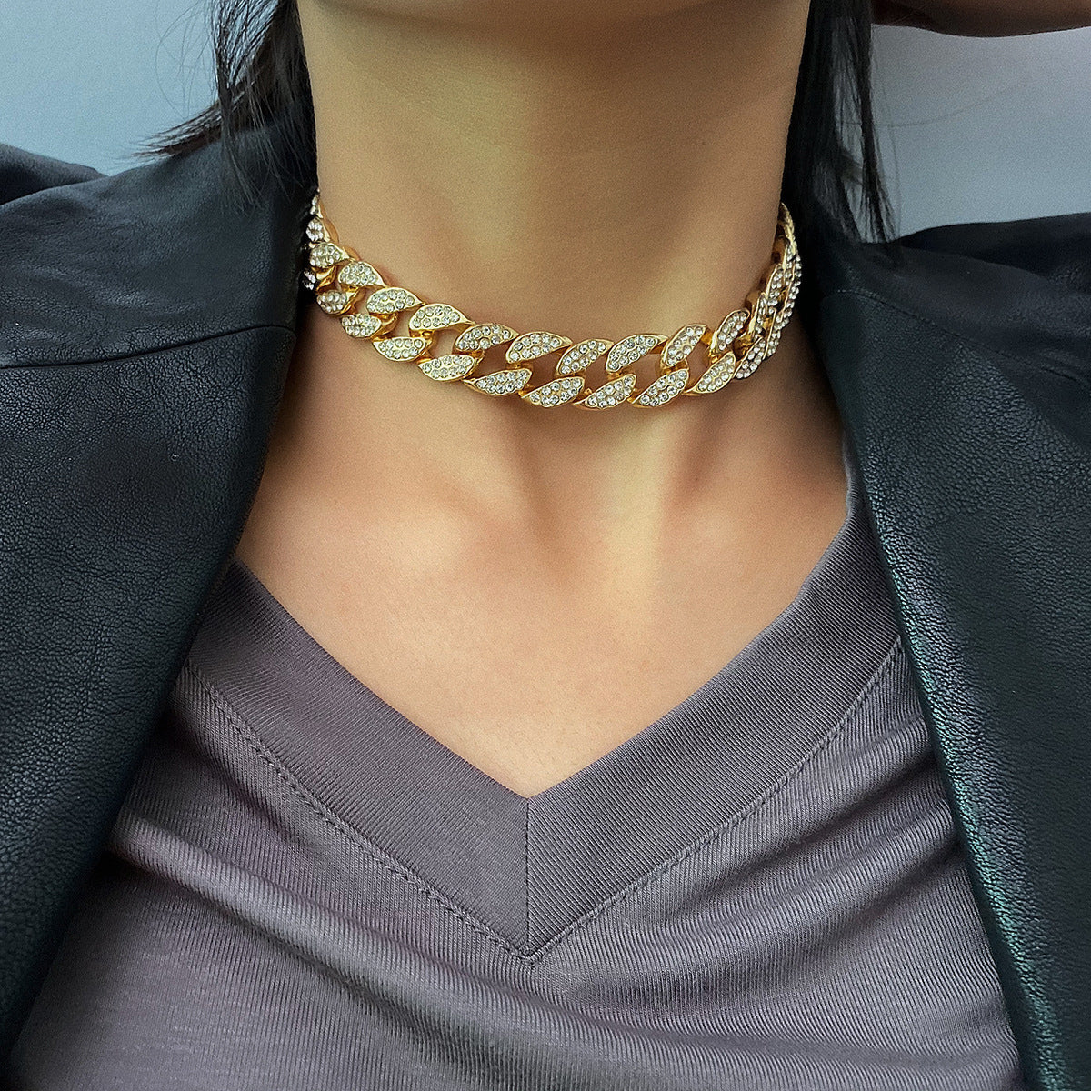 ¡EN TENDENCIA! CADENA CUBANA QUEEN MKT C